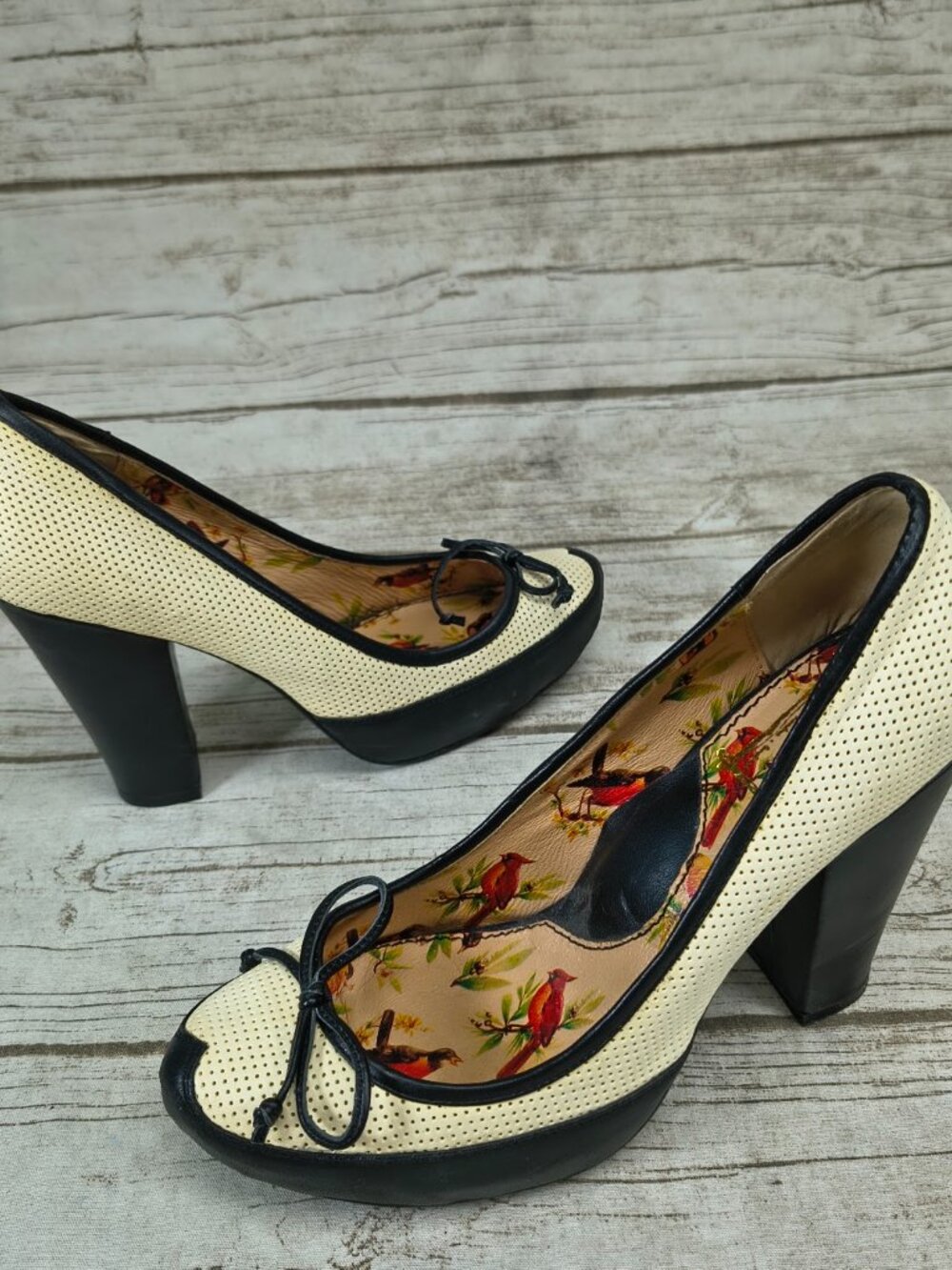 Miss L-Fire Cream & Black Perforated Leather Platform Pumps Floral Insole EU 38